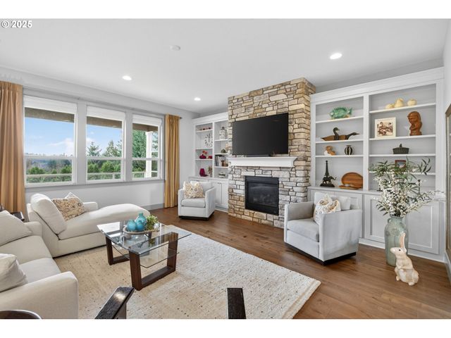 136 W 13TH Way, La Center, WA 98629