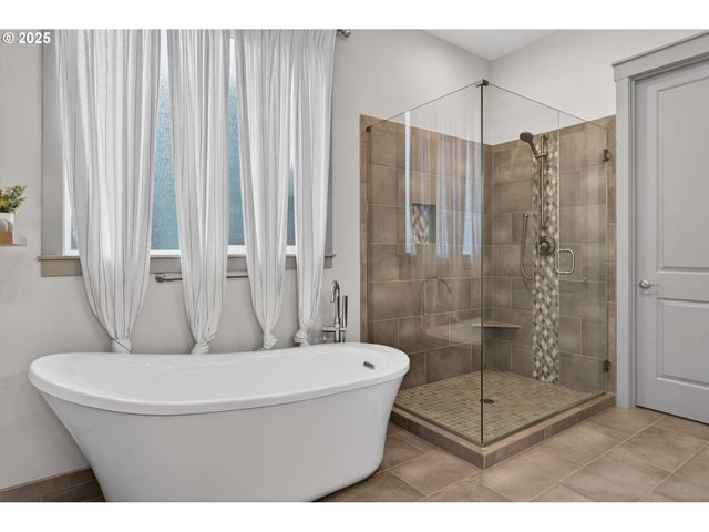 136 W 13TH Way, La Center, WA 98629