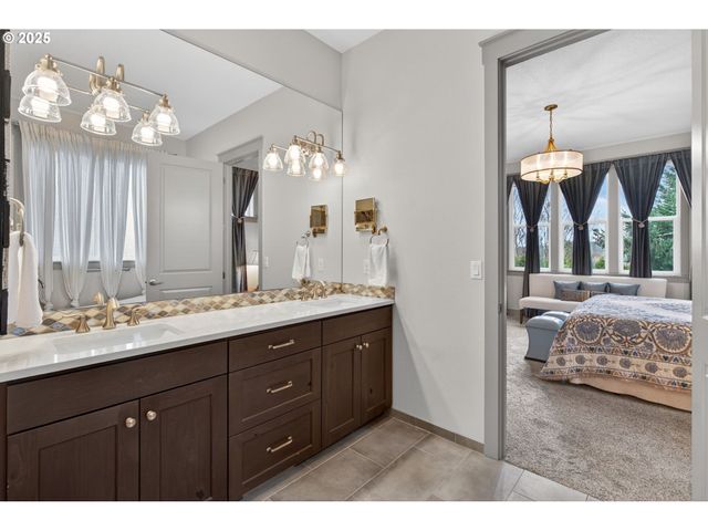 136 W 13TH Way, La Center, WA 98629