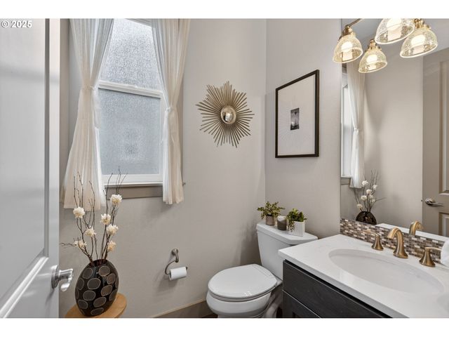 136 W 13TH Way, La Center, WA 98629