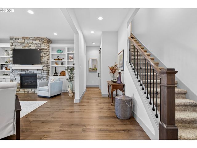 136 W 13TH Way, La Center, WA 98629