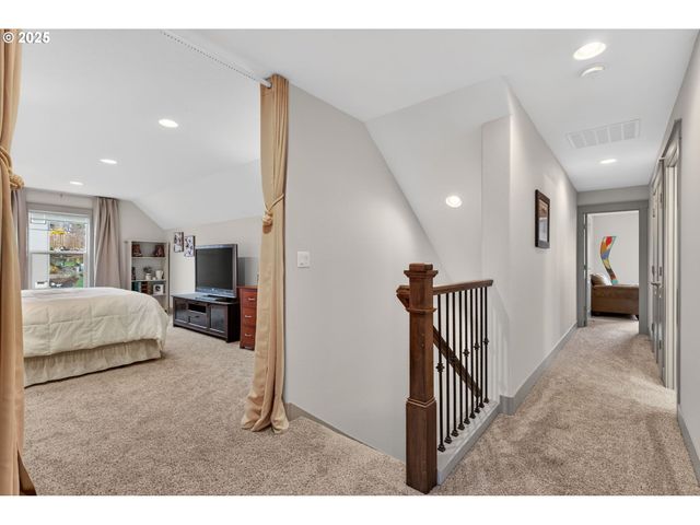 136 W 13TH Way, La Center, WA 98629