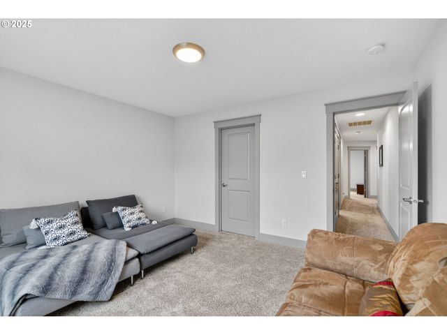 136 W 13TH Way, La Center, WA 98629