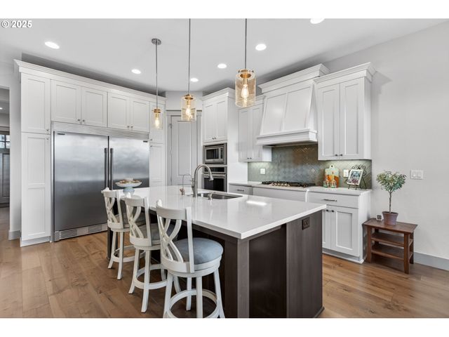 136 W 13TH Way, La Center, WA 98629