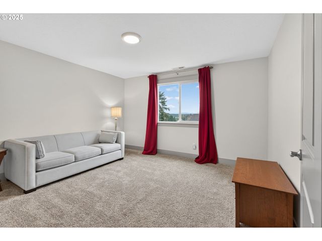 136 W 13TH Way, La Center, WA 98629