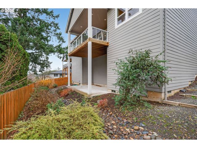 136 W 13TH Way, La Center, WA 98629