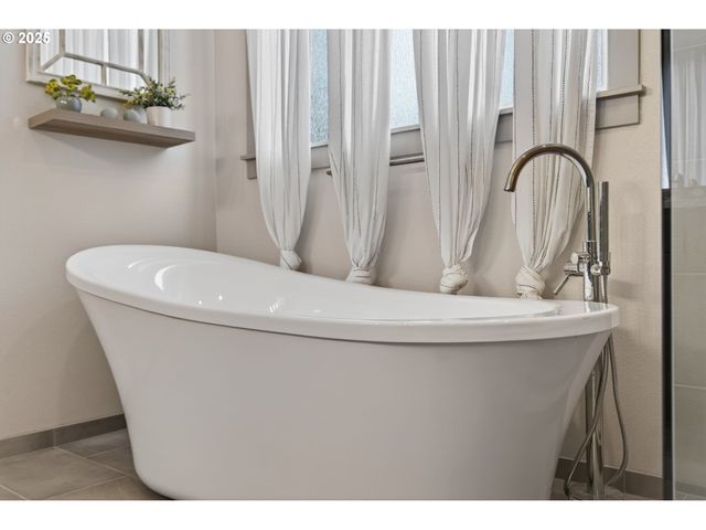 136 W 13TH Way, La Center, WA 98629