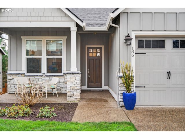 136 W 13TH Way, La Center, WA 98629