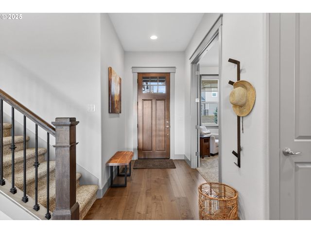 136 W 13TH Way, La Center, WA 98629