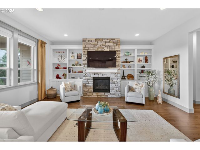 136 W 13TH Way, La Center, WA 98629