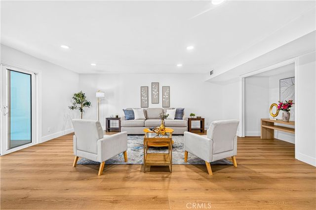 4348 Topanga Canyon Boulevard, Woodland Hills, CA 91364
