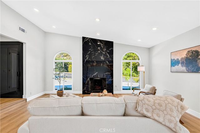 4348 Topanga Canyon Boulevard, Woodland Hills, CA 91364