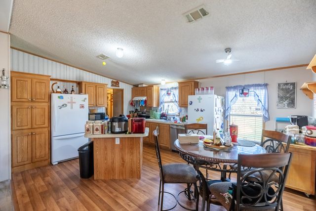 102 Flamingo Drive, Tye, TX 79563