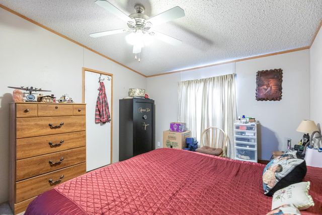 102 Flamingo Drive, Tye, TX 79563