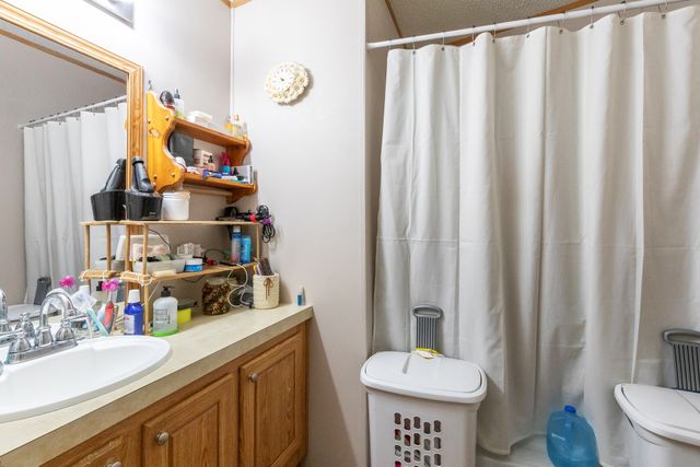 102 Flamingo Drive, Tye, TX 79563