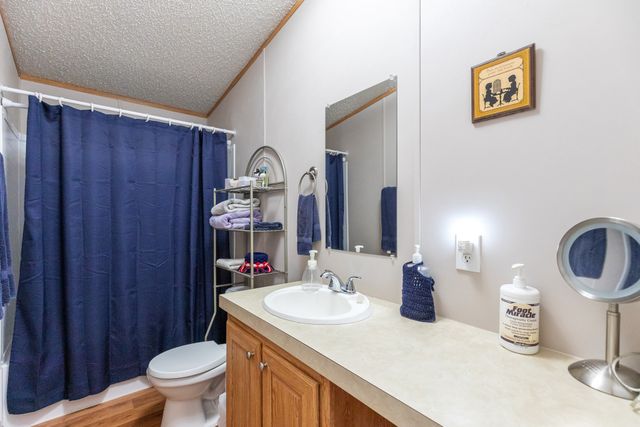 102 Flamingo Drive, Tye, TX 79563