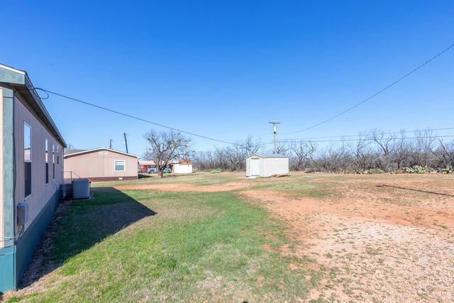102 Flamingo Drive, Tye, TX 79563