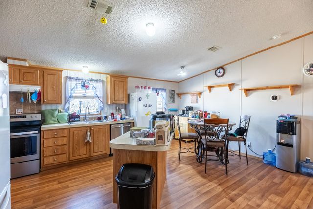 102 Flamingo Drive, Tye, TX 79563