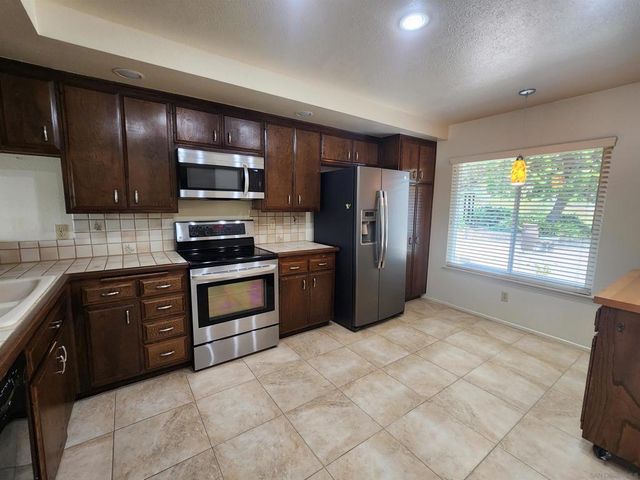 723 Santa Camelia, Solana Beach, CA 92075