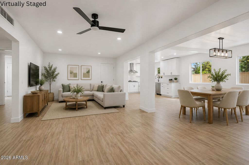 Image 9 of property listing at 315 E ENCANTO Drive, Tempe, AZ 85281
