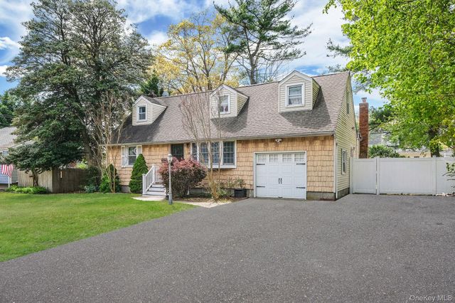 118 Foster Road, Ronkonkoma, NY 11779