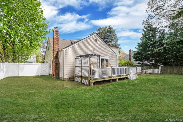 118 Foster Road, Ronkonkoma, NY 11779
