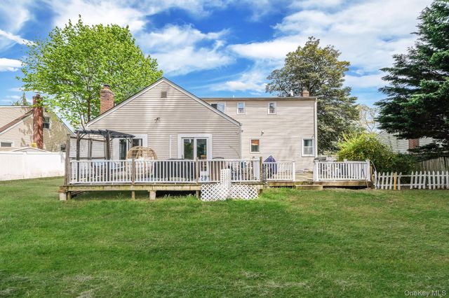 118 Foster Road, Ronkonkoma, NY 11779