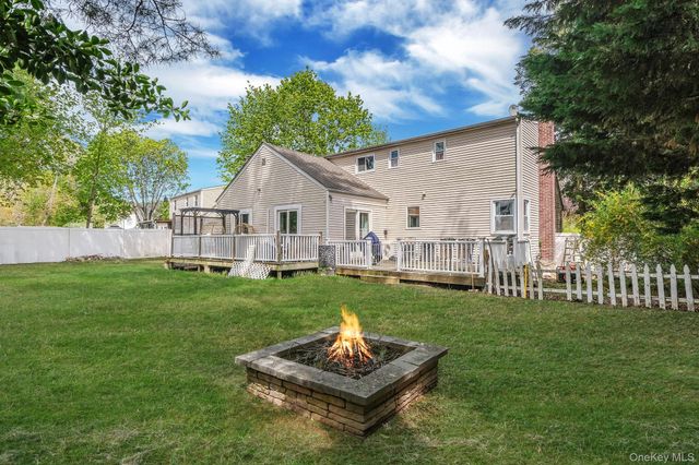 118 Foster Road, Ronkonkoma, NY 11779