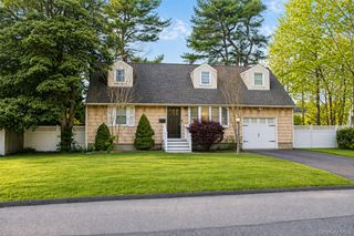 118 Foster Road, Ronkonkoma, NY 11779
