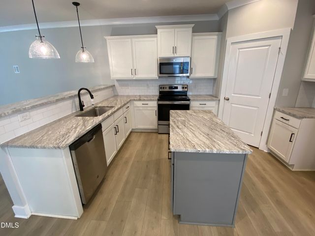 36 Spruce Hollow Circle, Spring Lake, NC 28390