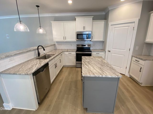 36 Spruce Hollow Circle, Spring Lake, NC 28390