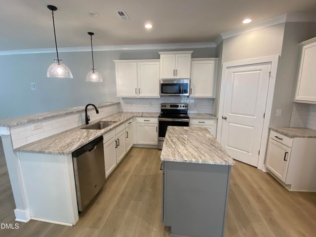 36 Spruce Hollow Circle, Spring Lake, NC 28390