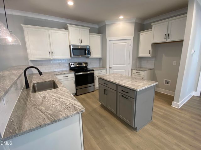 36 Spruce Hollow Circle, Spring Lake, NC 28390