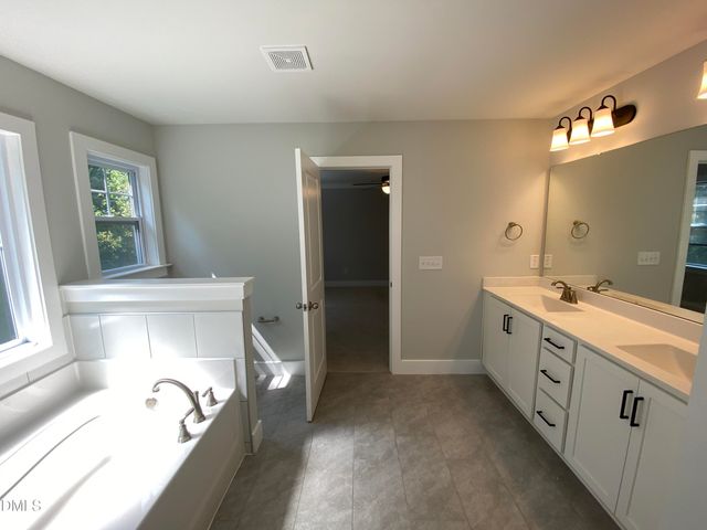 36 Spruce Hollow Circle, Spring Lake, NC 28390