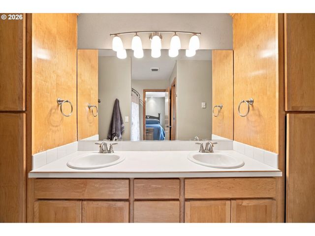 26129 Ne C C LANDON Rd, Yacolt, WA 98675