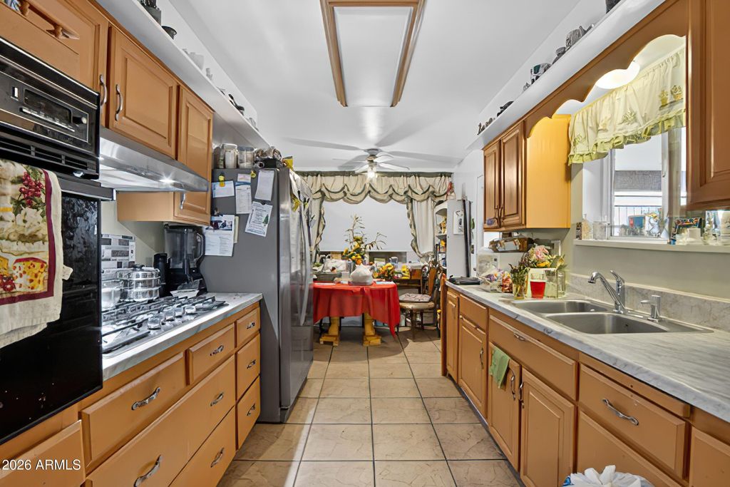 10548 W CARON Drive, Sun City, AZ 85351 — photo 4