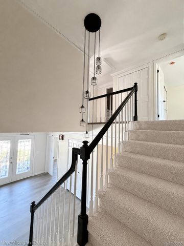650 Deerfield Court, Rochester Hills, MI 48309