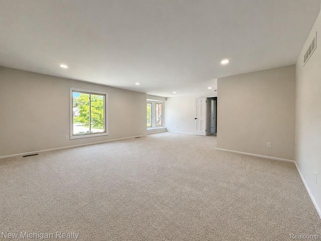 650 Deerfield Court, Rochester Hills, MI 48309