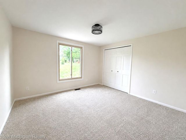 650 Deerfield Court, Rochester Hills, MI 48309