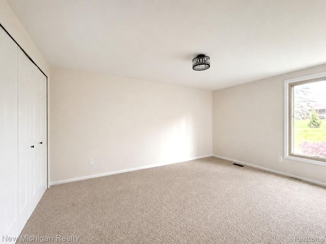 650 Deerfield Court, Rochester Hills, MI 48309