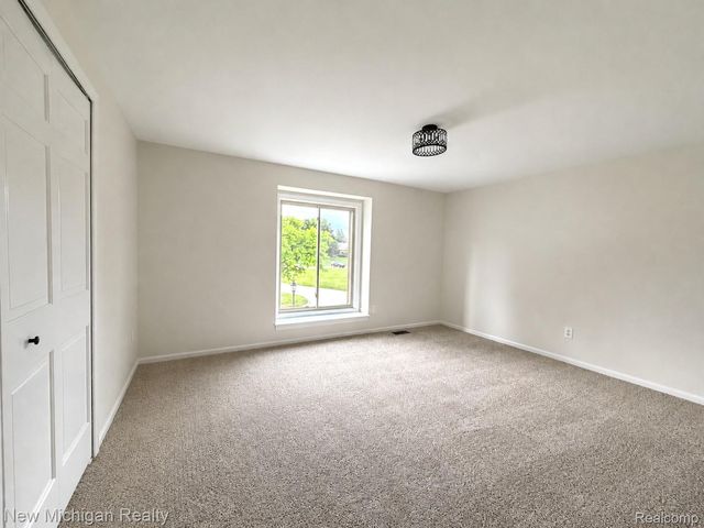 650 Deerfield Court, Rochester Hills, MI 48309