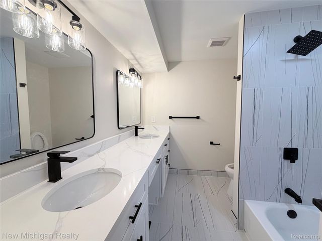 650 Deerfield Court, Rochester Hills, MI 48309