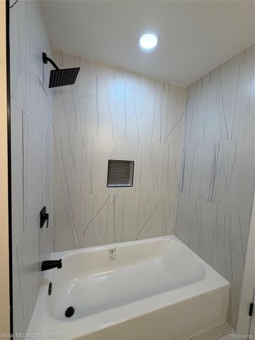 650 Deerfield Court, Rochester Hills, MI 48309