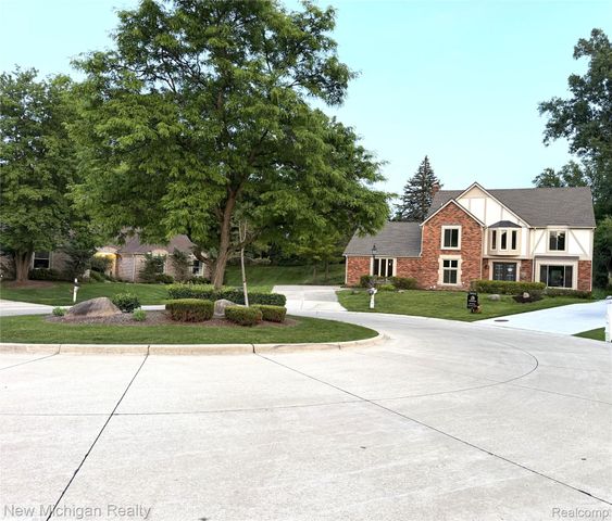 650 Deerfield Court, Rochester Hills, MI 48309