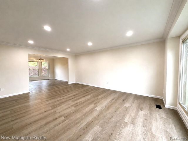 650 Deerfield Court, Rochester Hills, MI 48309