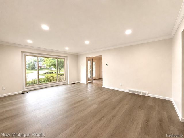 650 Deerfield Court, Rochester Hills, MI 48309