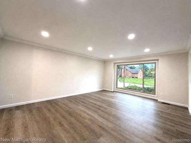 650 Deerfield Court, Rochester Hills, MI 48309