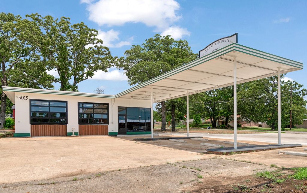 3015 Clarksville Street, Paris, TX 75460