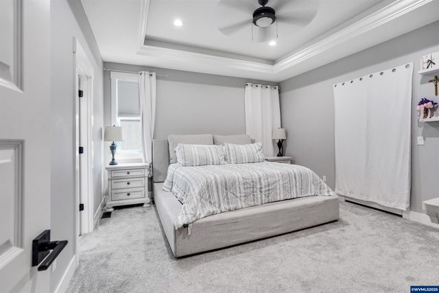 806 Ike Mooney St NE, Silverton, OR 97381