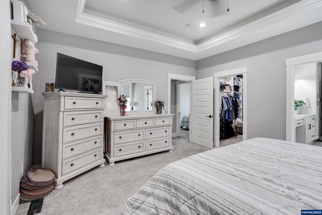 806 Ike Mooney St NE, Silverton, OR 97381